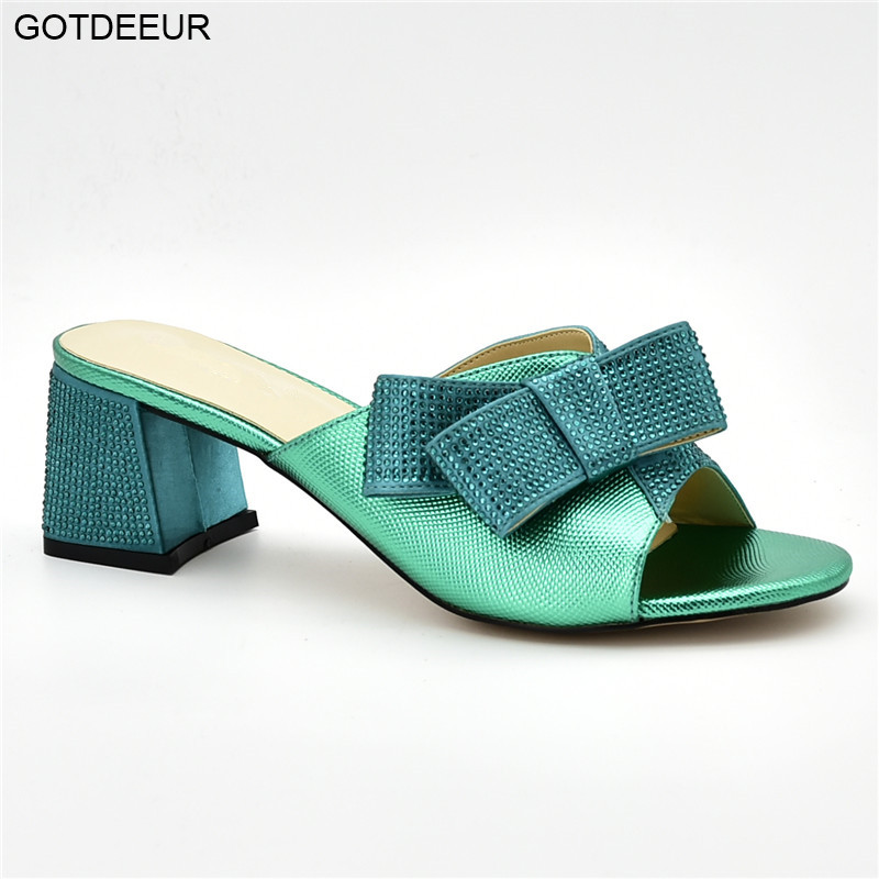 

Designer Shoes Women Luxury 2020 Women Shoes Decorated with Rhinestone High Heel Slip on for Party Pumps, Red