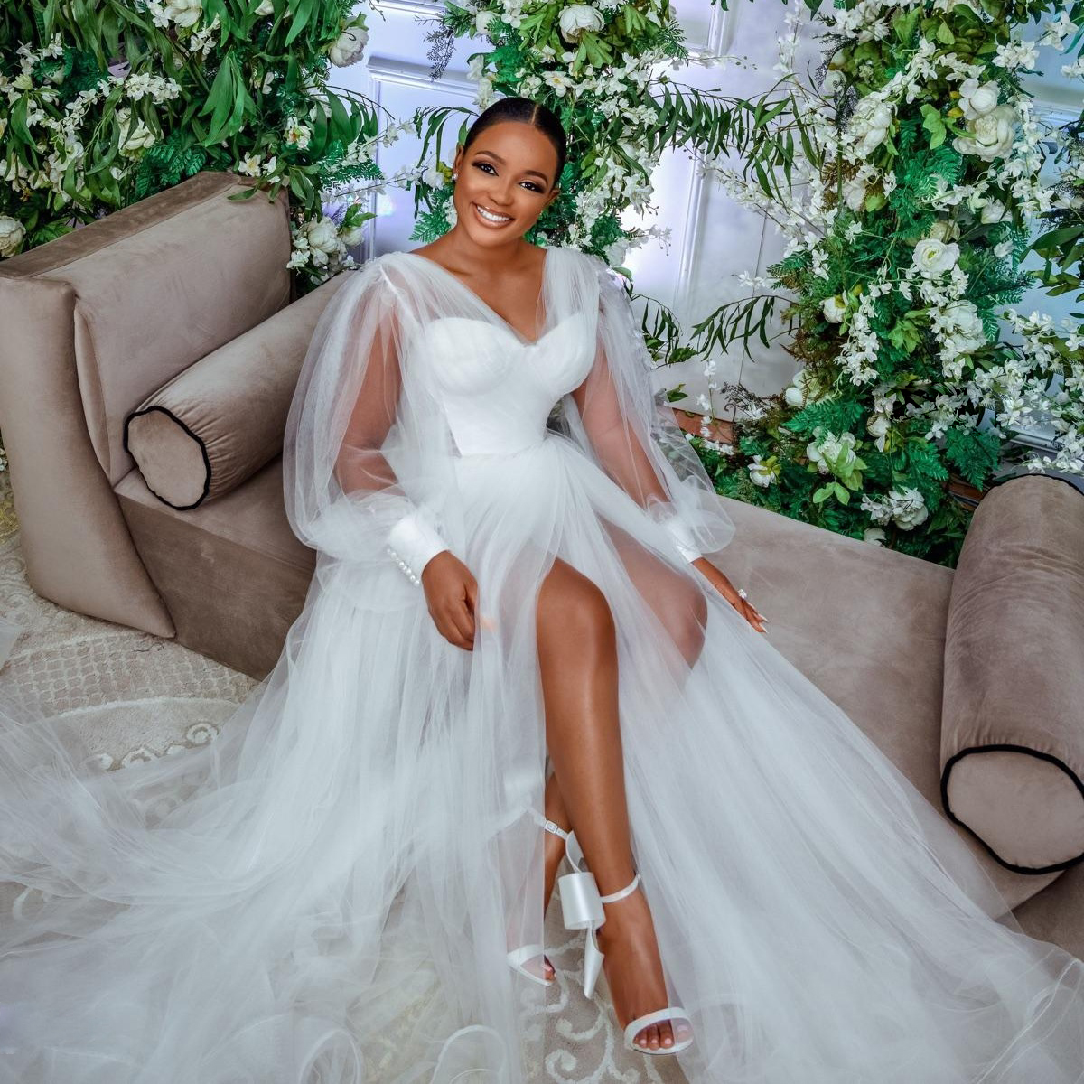 

Amazing Long Sleeves Wedding Dresses V Neck A Line Side Split Bridal Gowns Sweep Train Tulle robe de mariée, Hunter green