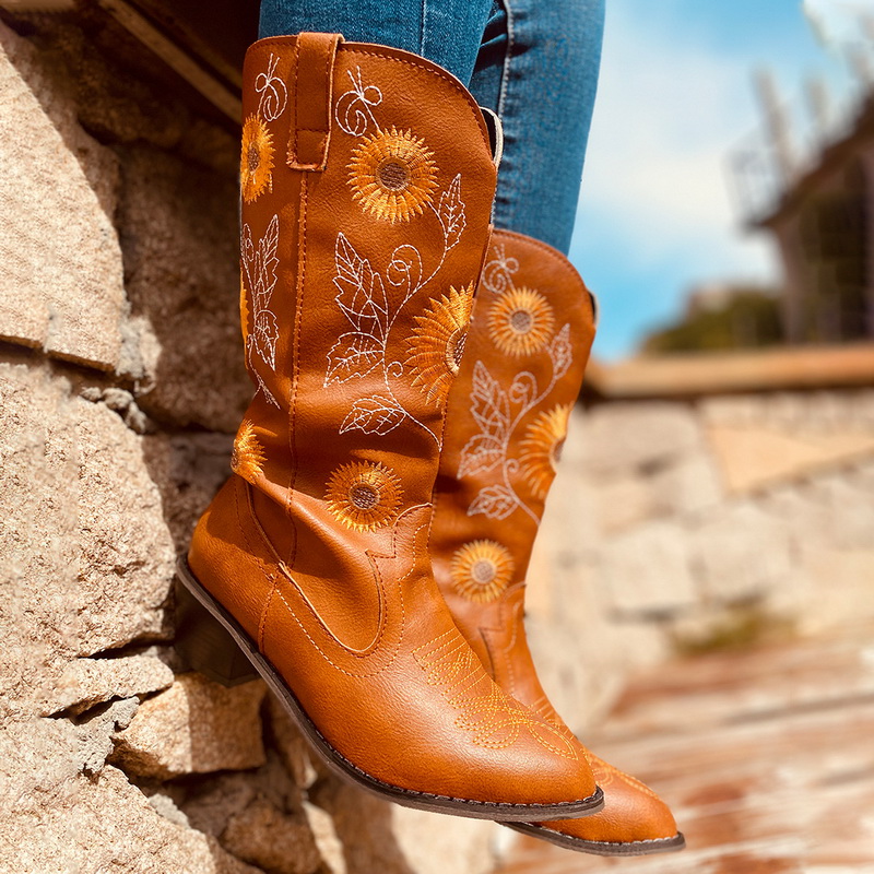 

Dropship Women Embroidered Flat Cowboy Boots Women Shoes Autumn Winter Leather Boots Fashion Round Toe Low Heels Ladies Shoes, Khaki