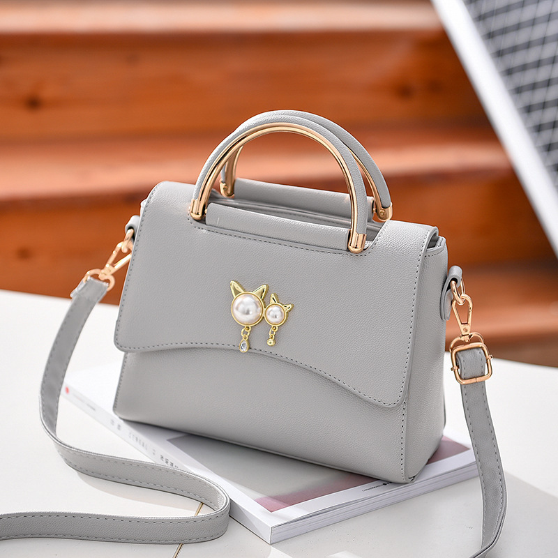 

Women's small bag female new Korean version of the handbag shoulder messenger bag fashion wild simple tide mixed batch, Black