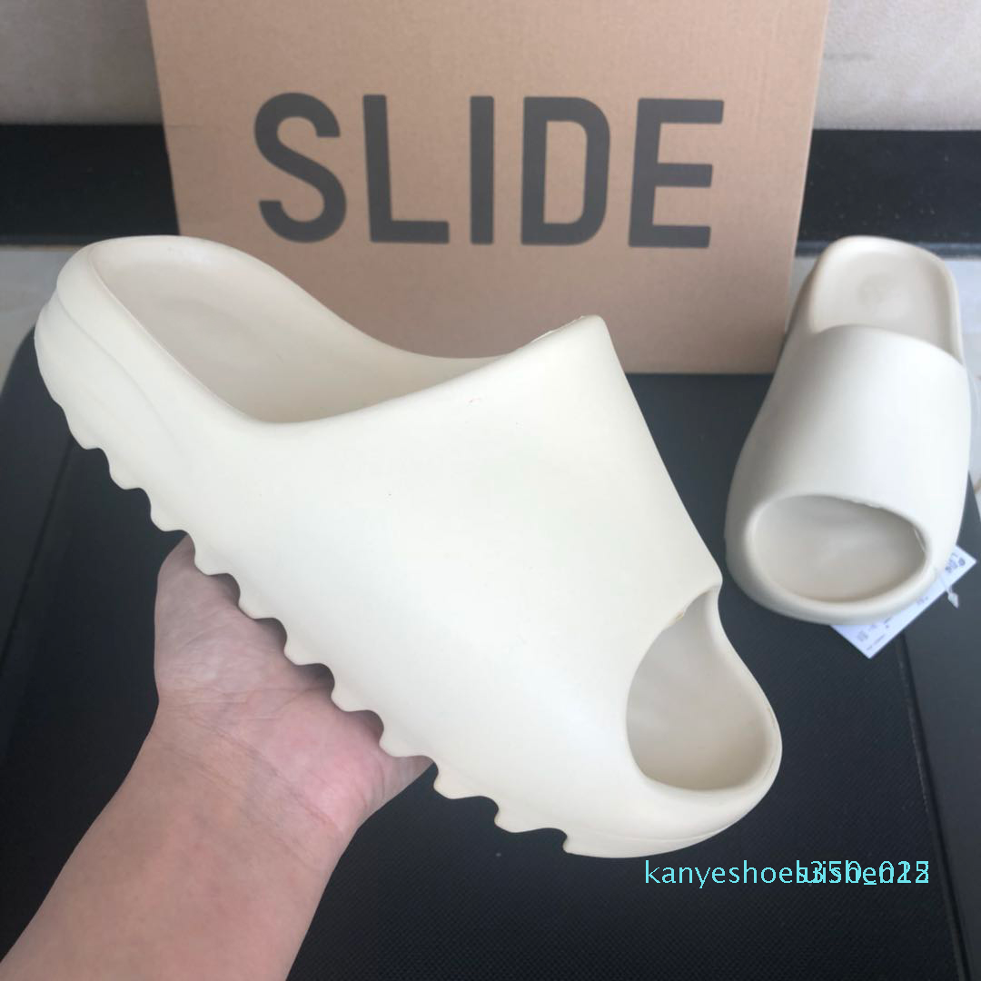 

2020 kanye Slipper Men Women Bone Earth Brown Desert Sand Slide Resin stylist shoes Sandals triple black Foam Runner EUR 5-11 k12