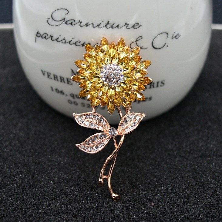

Women Collar Pin Rhinestone Delicate Brooches Trendy Jewelry Brooches For Women Christmas Jewelry Jewelry Gift Brooch Coat Suit Accesso