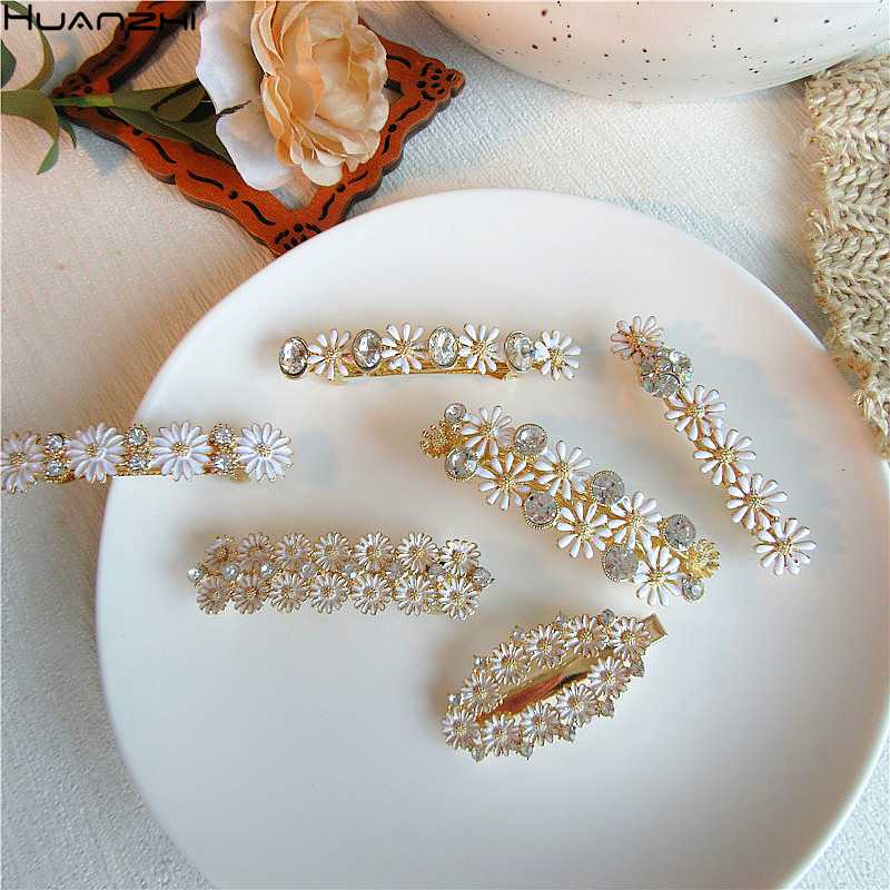 

HUANZHI 2020 New Imitation Pearls Daisy Flower Rhinestone Shining Metal Hair Clip Hair Accessories for Women Girls Jewelry