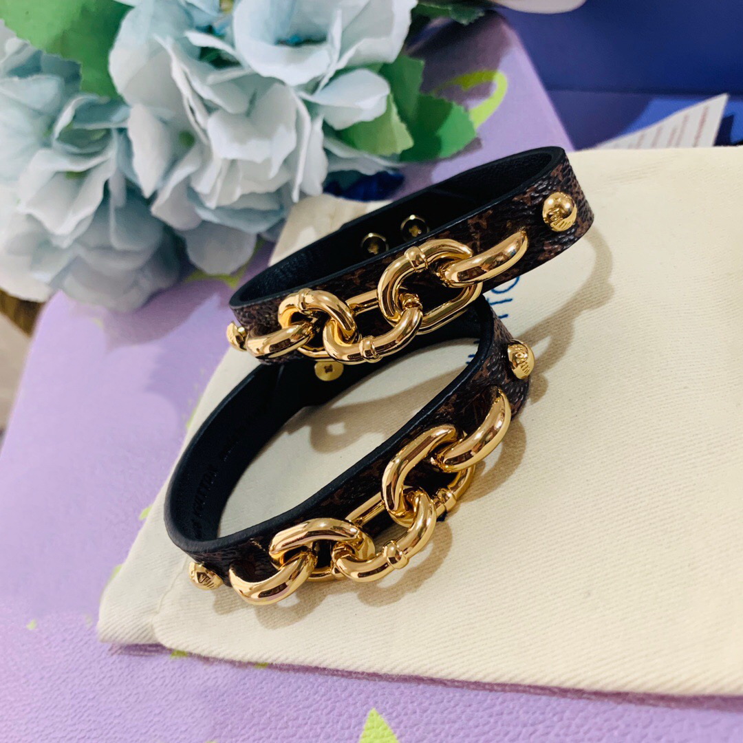 

Europe America Fashion Lady Women Print Letter Flower Pattern Engrave V Letter Gold-colour Leather Twist The Chain Bracelets Bangle M6529E
