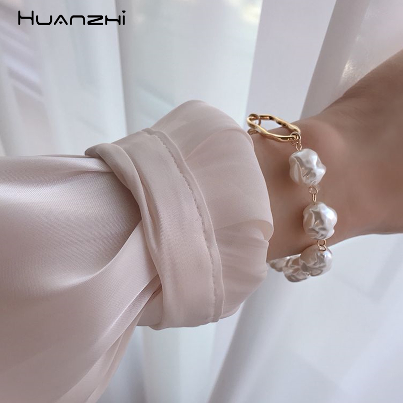 

HUANZHI 2020 New Baroque Irregular Imitation Pearls Gold Metal Link Chain Bracelets for Women Girl Summer Party Jewelry