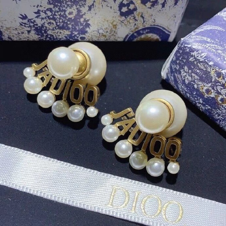 

D home/Di Home 2020 new letter size pearl earrings Internet celebrity same material 925 silver needle earrings
