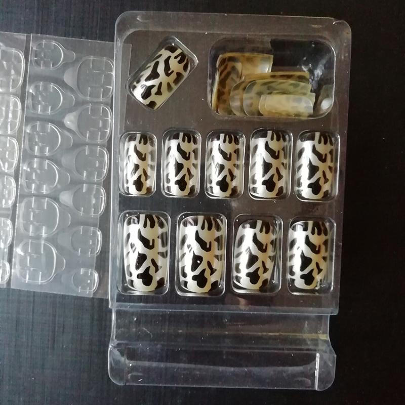 

24pcs Finished Press on Nails Leopard Pattern Full Cover False Tips Fake Nails Nail Art Artificial Detachable, White