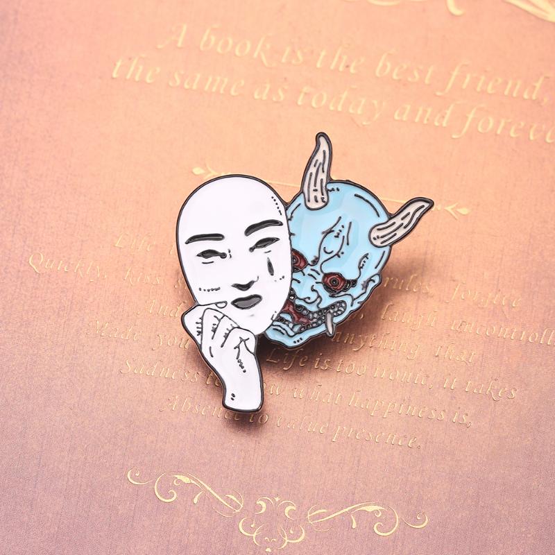 

Mask horror woman brooch badge horror demon woman brooches Japanese culture creative inspiration needle pin denim matching gifts