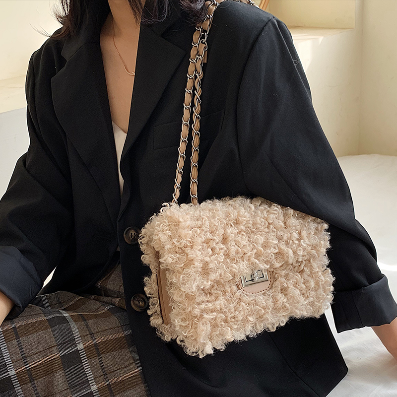 

2020 Winter Fashion New Square Crossbody Bag High Quality Soft Plush Women's Designer Handbag Lock Chain Shoulder Messenger Bag, Black
