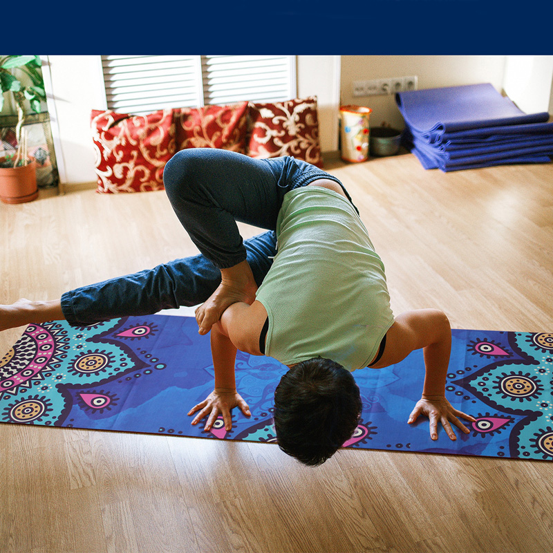 

Yoga Mat Towel For Women Non Slip Folding Fitness Mat Print Pattern Pilates Yoga Towel Soft Anti-slip Indoor Sports Bag, Red