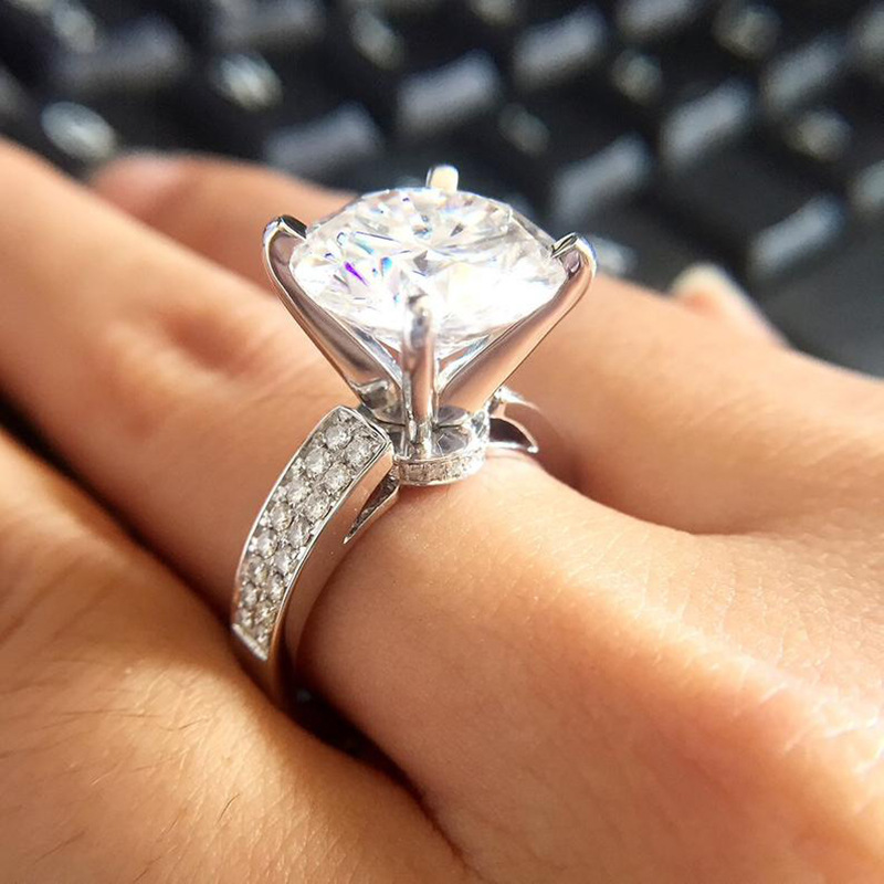 

Fashion Large Crystal Women's Ring Stainless Steel Zircon Simple Ring Silver-plated Ladies Wedding Engagement Jewelry Gift