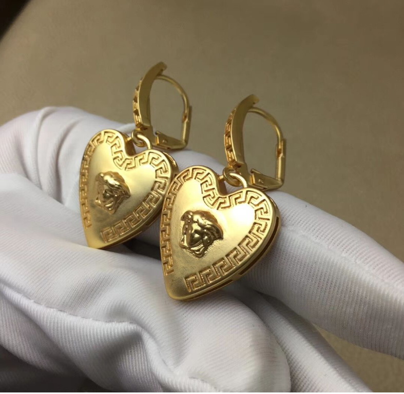 

2020 hot-selling vintage love lion head element earrings fashion temperament and elegant ladies luxury elegant gifts