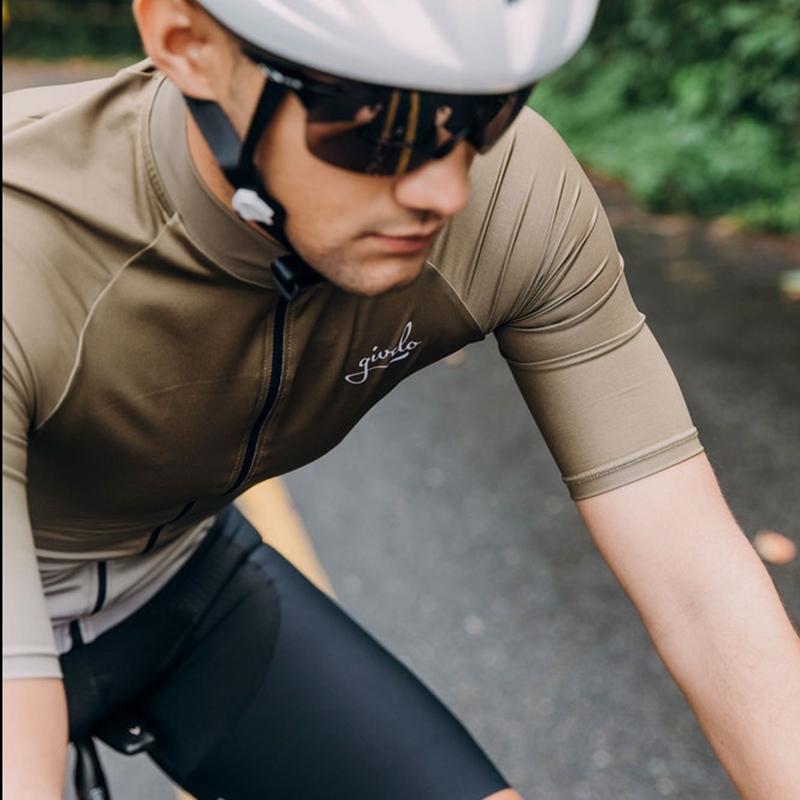 

Gradient gray cycling jersey suit Men Bicycle riding clothing Short sleeve ride shirt and black pad bib shorts Breathable