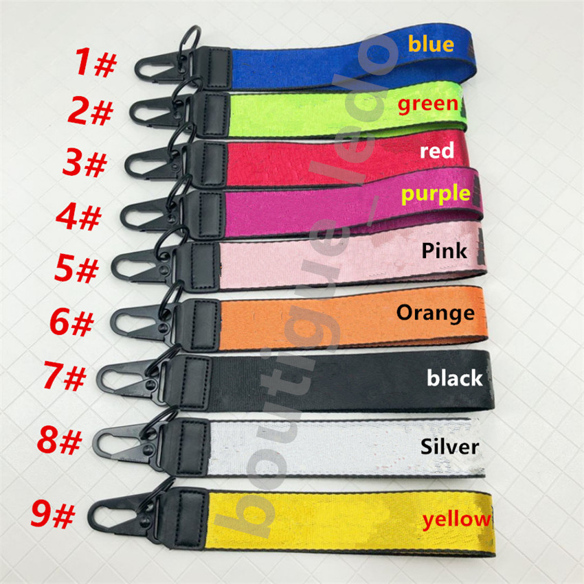 

Luxury Key Chain Designer Carved Logo Alloy Buckle Men And Women Fashion Decoration Keychain Cell Phone Bag Hanging Buckle Car Keychains with exquisite packaging