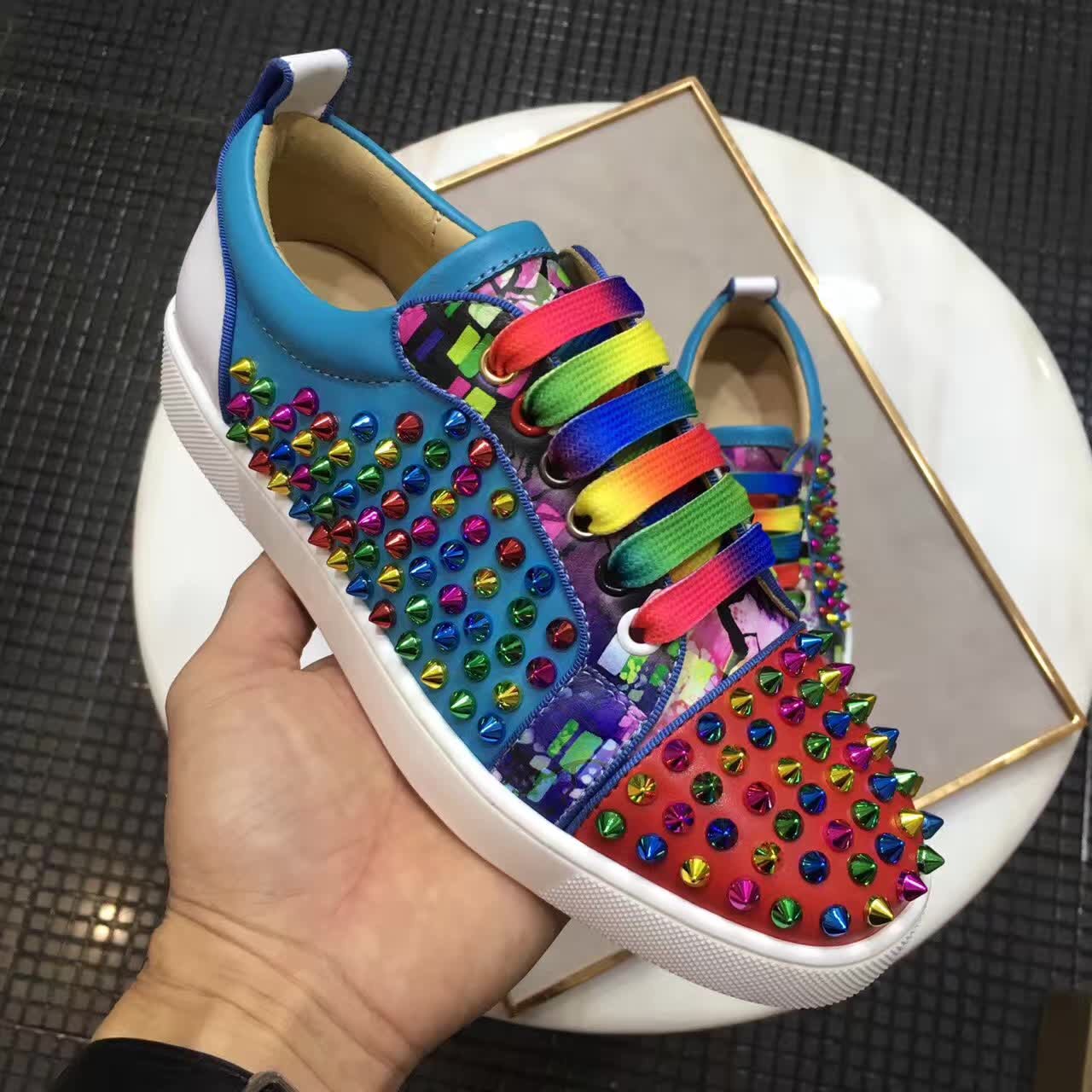 

Designer Mens Women Red Bottoms Skate Shoes Studded Spikes Bottom Luxury Flat Daily Casual Skateboarding Sports Triple Sneakers Size35-47