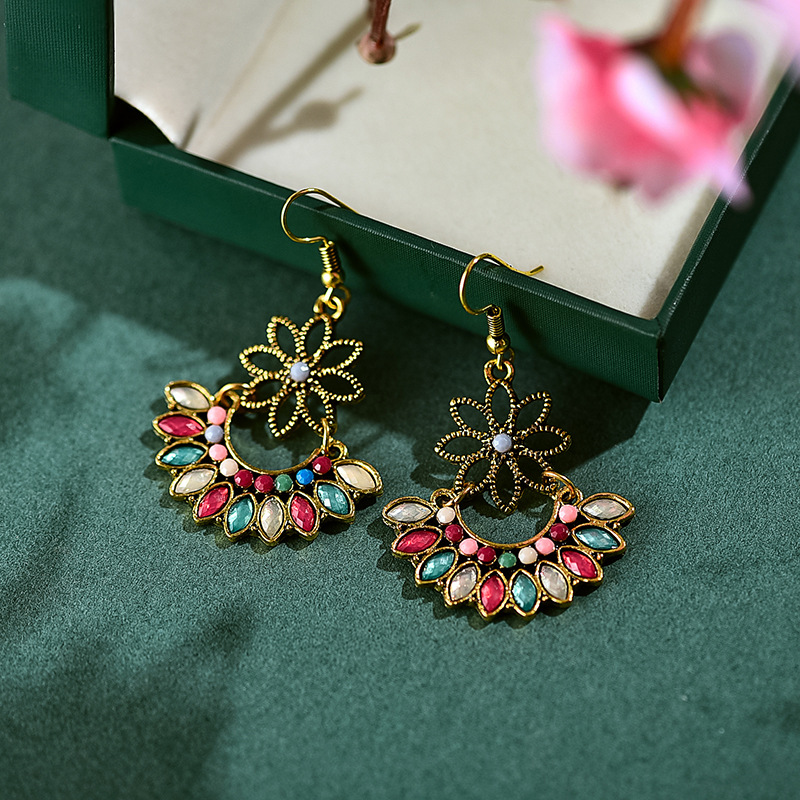 

Vintage Rhinestone Flower Earrings For Women 2020 Elegant Ethnic Boho Summer Gold Alloy Statement Jewelry