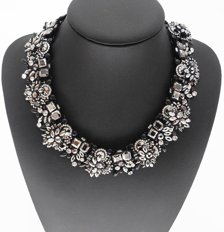 

Black Crystal Rhinestone Large Collar Chokers Necklaces Women Big Big Bib Choker Necklace Vintage Statement Maxi Necklace