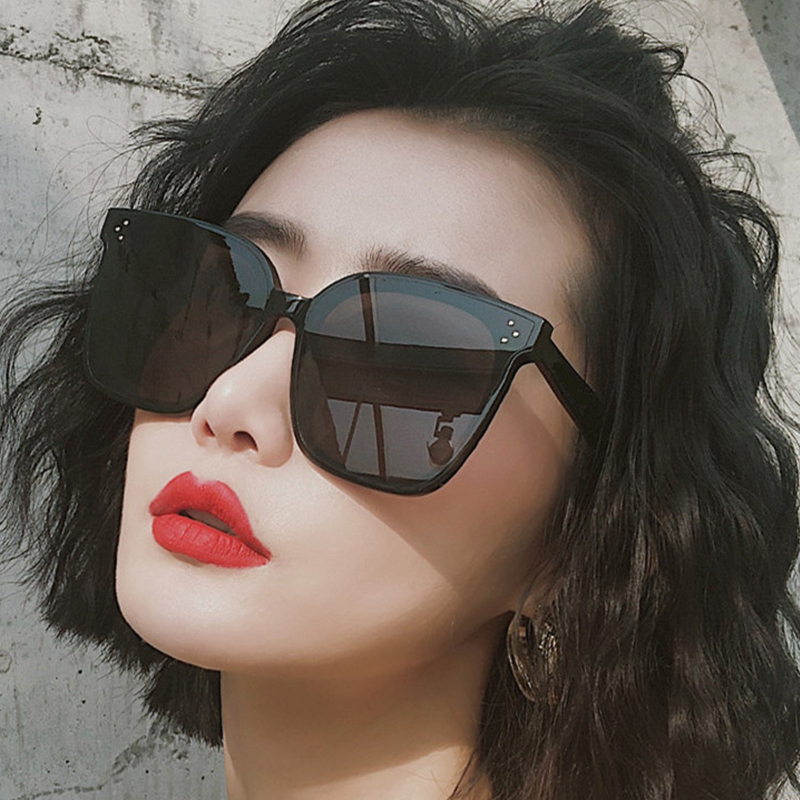 

Korea Glasses Trendy Celebrity TV series Rivet Black Square Womens Sunglasses Designer Vintage Shades Sun Glasses Men UV400, White;black