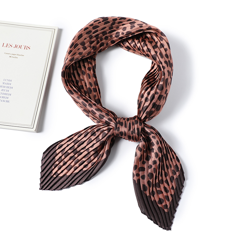 

2020 New Women Silk Crinkle Scarf Lady Neck Wraps Leopard Foulard Shawls Hair Scarves Print Kerchief Bandana