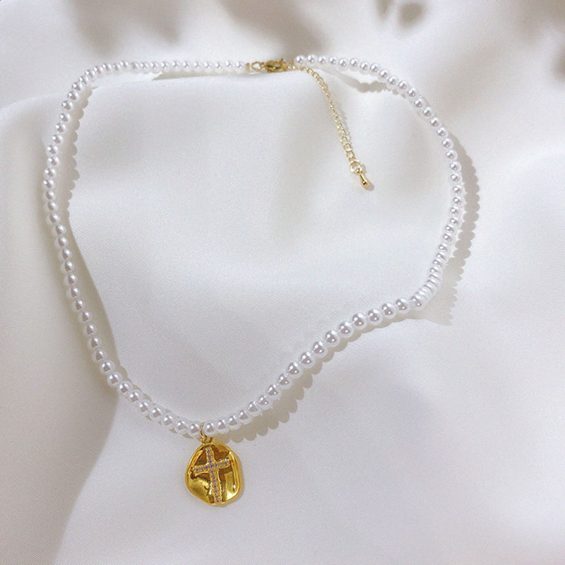 

Retro Sweet Round Imitation Pearl Beads Necklace Metal Zircon Cross Pendant Clavicle Chain Necklace Female Jewelry Wedding