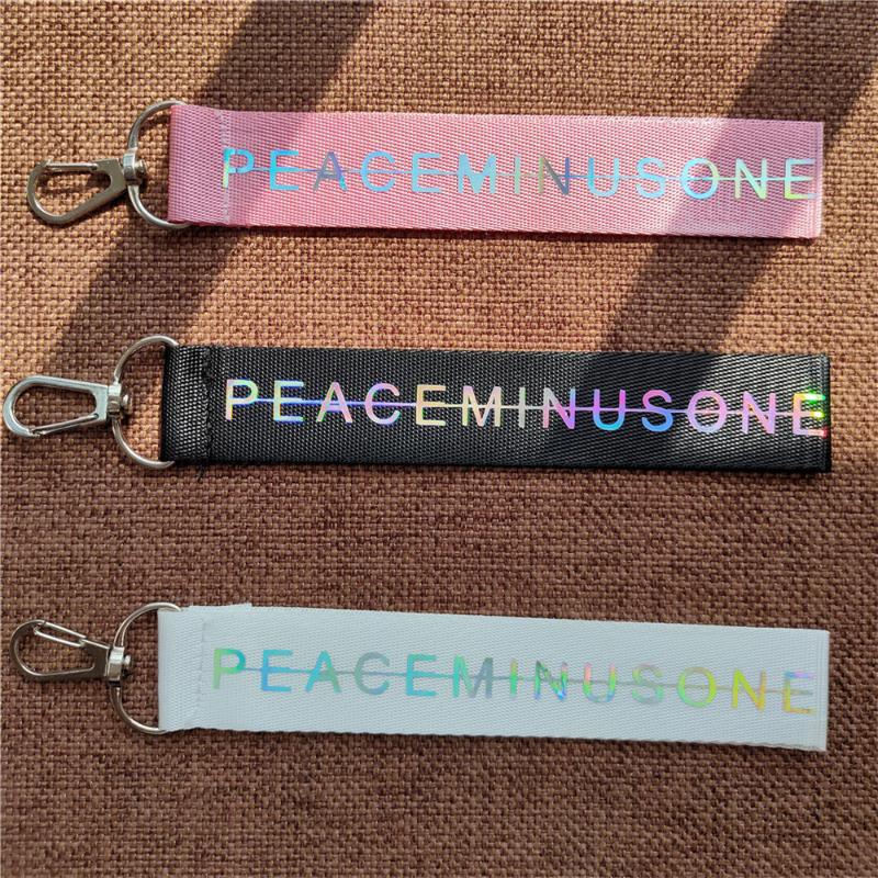 

KPOP G- Strip Portrait Key Chain PEACEMINUSONE LASER Printing Bag Accessories Students Jewelry FH8