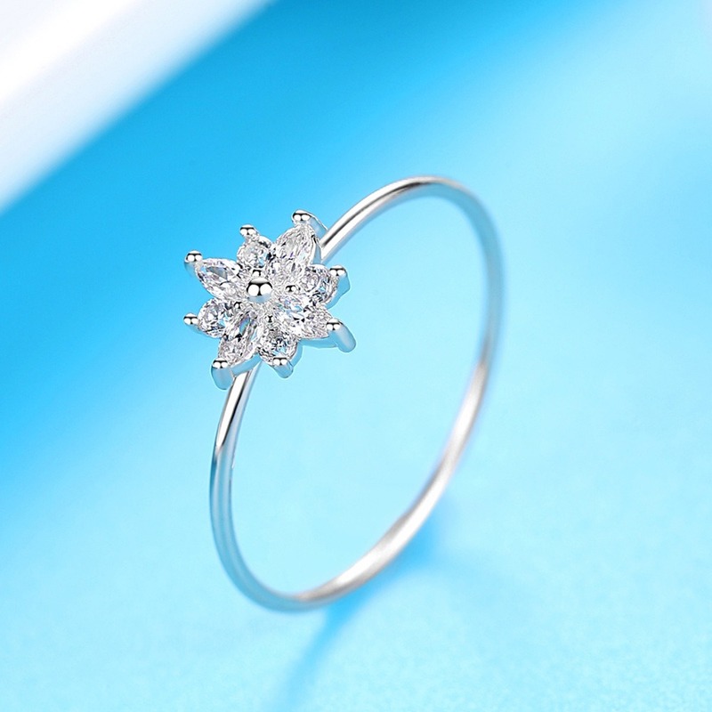 

Fashionable Zircon Sun Flower Silver Color Ring Simple and Stylish Snowflake Ring Jewelry Anniversary Female Gift
