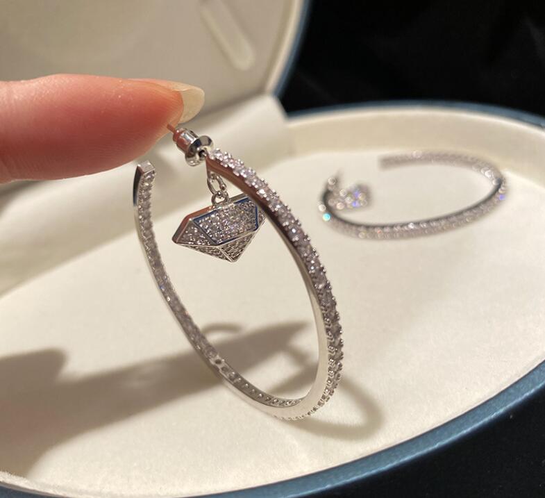 

shiny rhinestone pendant C-shaped big ear hoop ins elegant ladies earring