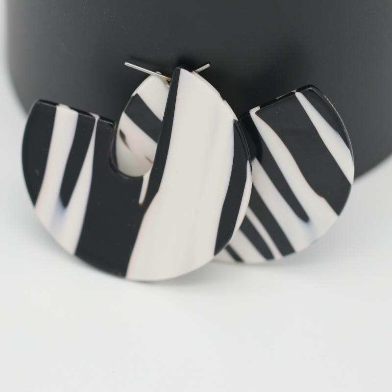 

New Bohemian Resin Semi-circular Striped Earrings Simple Geometric Irregular Open Round Ear Drop Earrings Jewelry Brincos Gifts