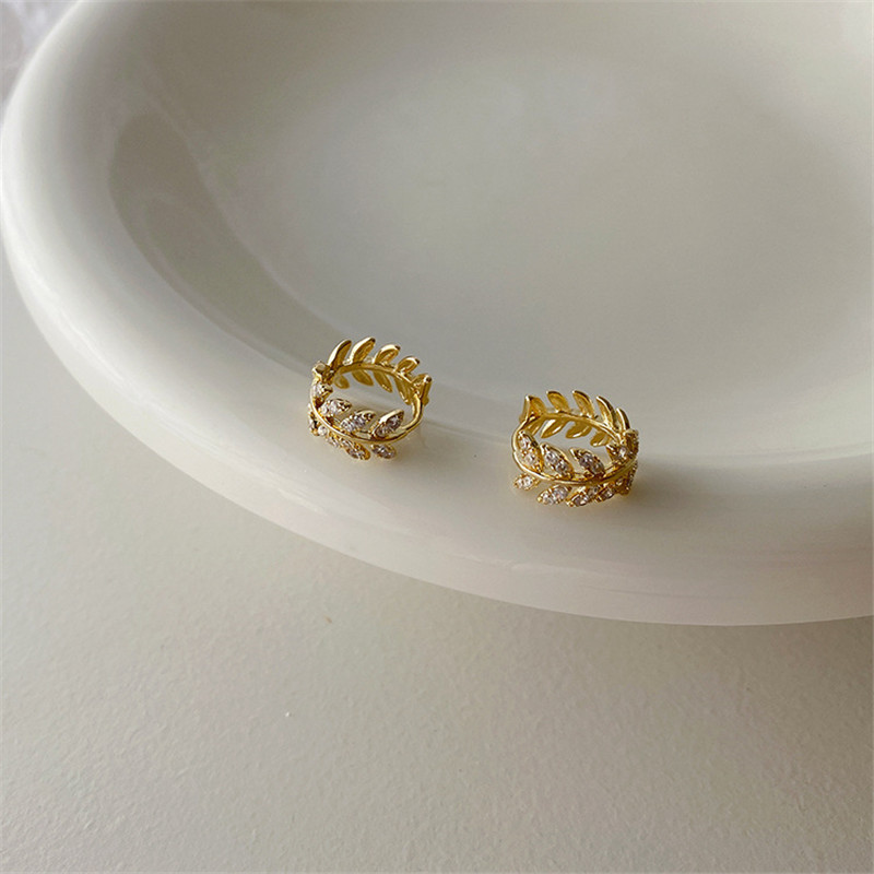 

Cubic Zirconia Leaf Hoop Earrings For Women Gold Color Small Circle Hoops Korean Earring Jewelry oorbellen Ear Ring