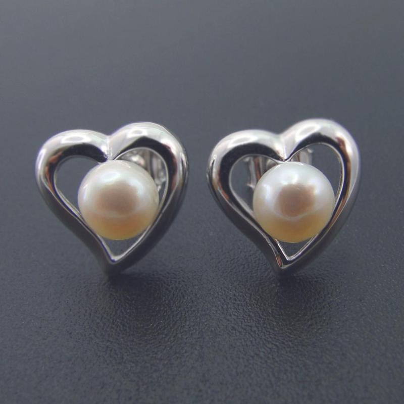 

High Quality 925 Sterling Silver Freshwater Pearl Women Heart Stud Earrings for Gift / Party / Engagement Wedding Birthday