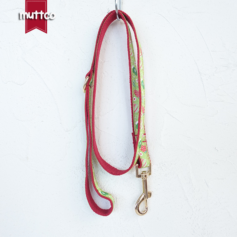 

MUTTCO retailing unique style MERRY CHRISTMAS design durable dog leash 5 sizes UDC011J