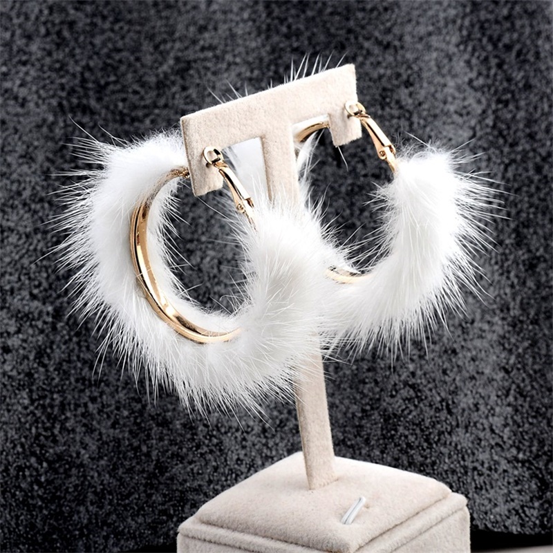 

Big-name popular plush large circle earrings exaggerated atmosphere girl heart mink hair earrings