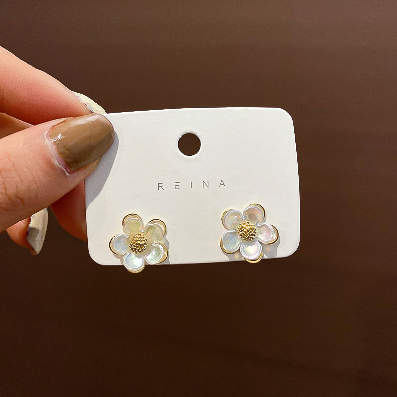 

Zeojrlly Geometric Shell Women Trendy Stud Earrings Korean Double Shell Flower Earrings Elegant Girl Elegant Female Jewelry