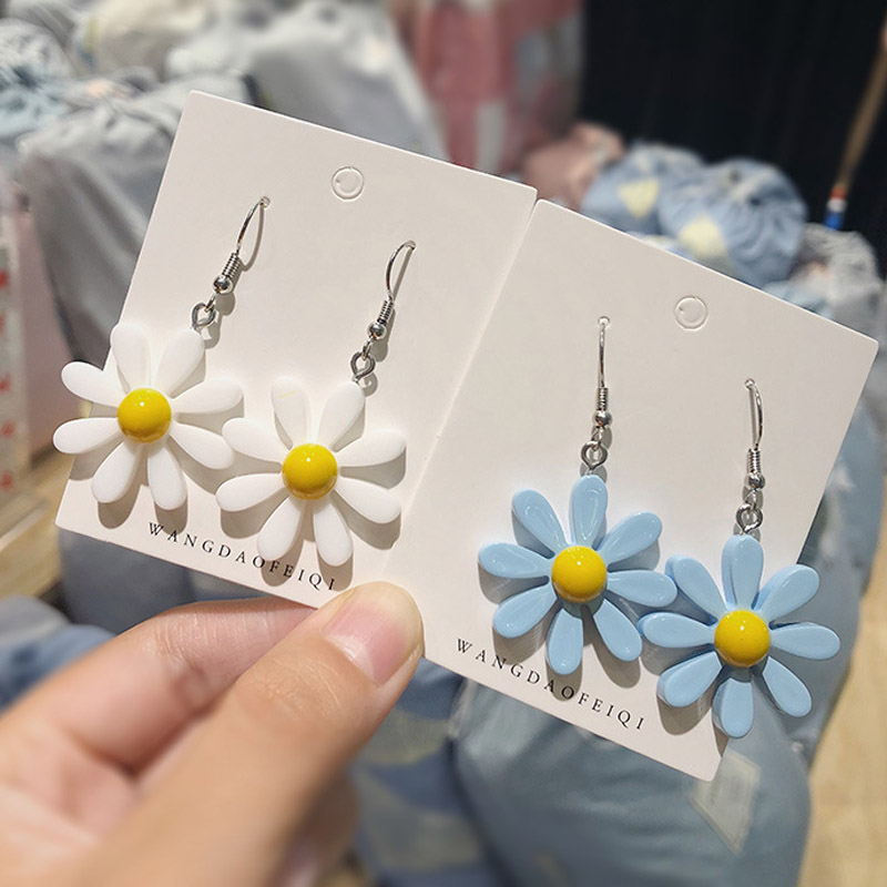 

2020 Summer Lovely Cute Blue / White Acrylic Daisy Flower Small Drop Earrings for Women Girls Wedding Charm Jewelry Gift