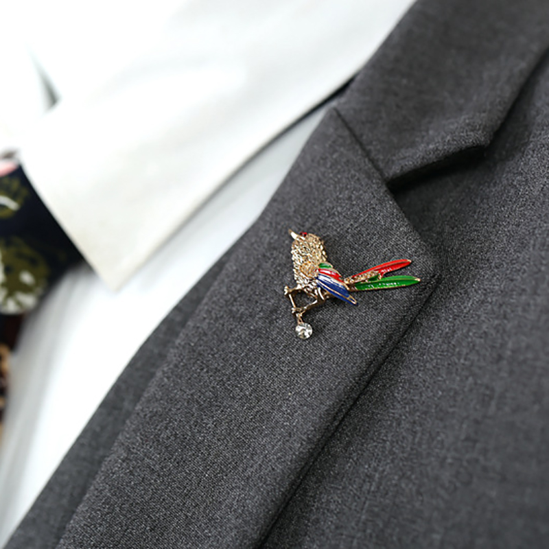 

Novelty Humming Bird Lapel Pin for Men Wedding Party Event Suit Brooch Pin Shirt Collar Pins Mens Christmas New Year Favor Gifts
