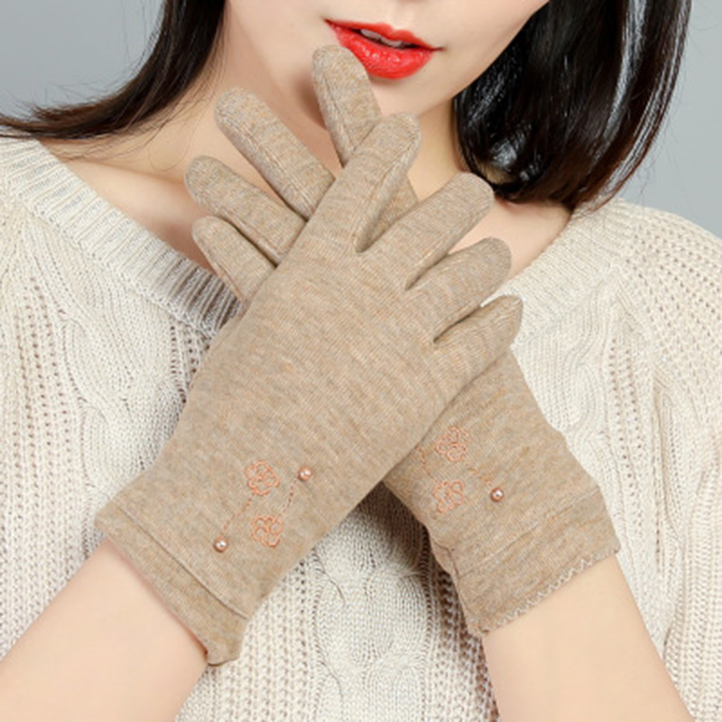 

Winter cashmere cute flower embroidery women thin section plus velvet warm mittens spring windproof cycling driving gloves E47