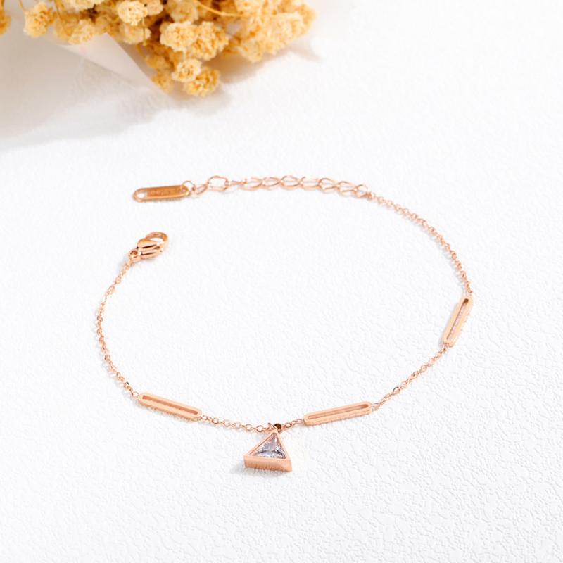 

FATE LOVE Trendy Beautiful Cute Women Triangle Charm Bracelets Bangles Rose Gold Color New Arrival Fashion Jewelry