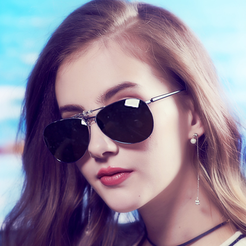 

Fashionable Women's Polarized Clip Sunglasses. Good News for Myopia Glasses. Sunglasses Clip of Polarized Myopia Glasses
