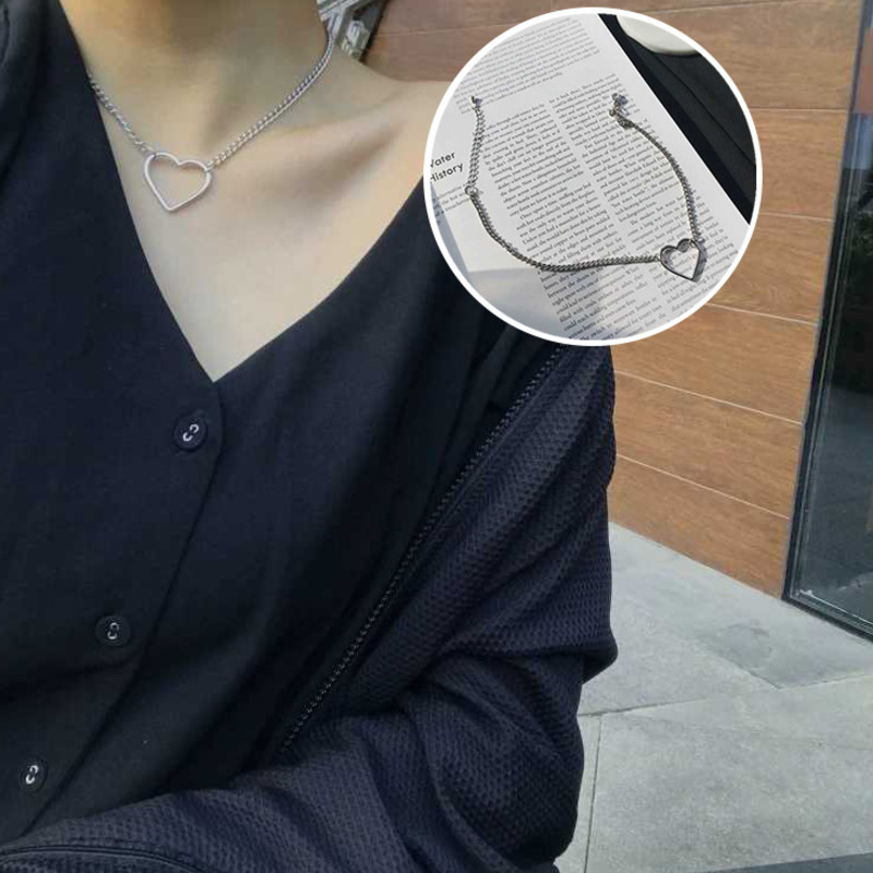 

2020 Japanese and Korean new simple hollow love necklace heart shaped clavicle chain sweet wind necklace female jewellery