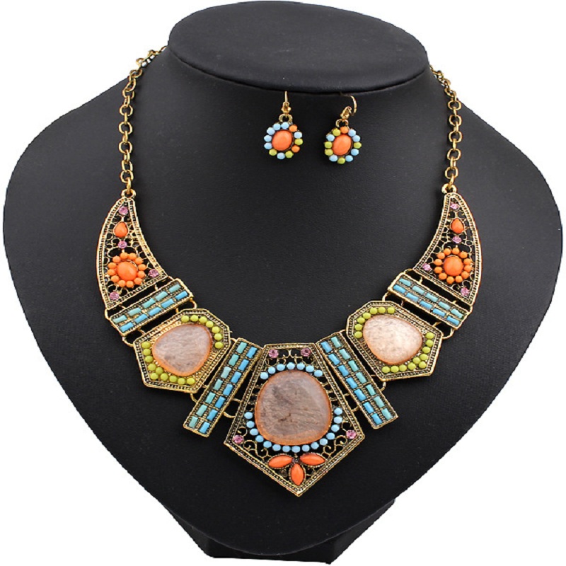 

LUFANG 2020 Fashion Vintage Gold Color Boho Crystal Collar Choker Necklace Power Blue Big Statement Maxi Necklace Women Jewelry
