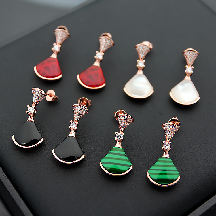 

Europe America Style Lady Women Titanium Steel Tassels Engraved B Initials Onyx Mother of Pearl Malachite Carnelian Diamond Stud Earrings