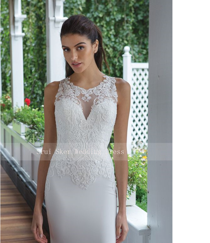 

Attractive Sheath White Lace Wedding Dresses Sexy Chic Back Design Appliques Bridal Gowns with Court Train