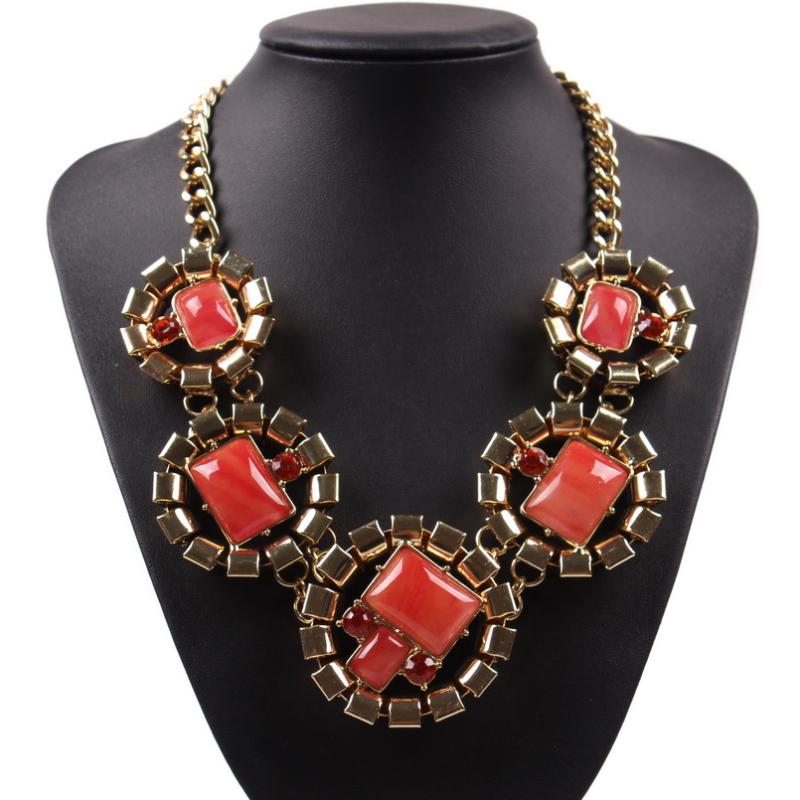 

2020 Gold Color Chain Crystal Pendant New Latest Design Fashion Statement Women Necklace Round Alloy Metal Choker Jewelry