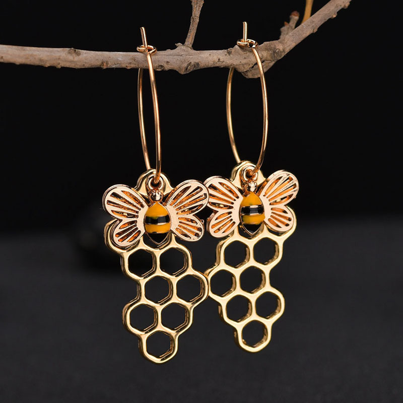 

New Fashion Ladies Earrings Animal Bee Earrings Party Wedding Female Jewelry Gold 2020 Trend Women's Alloy Unique Like