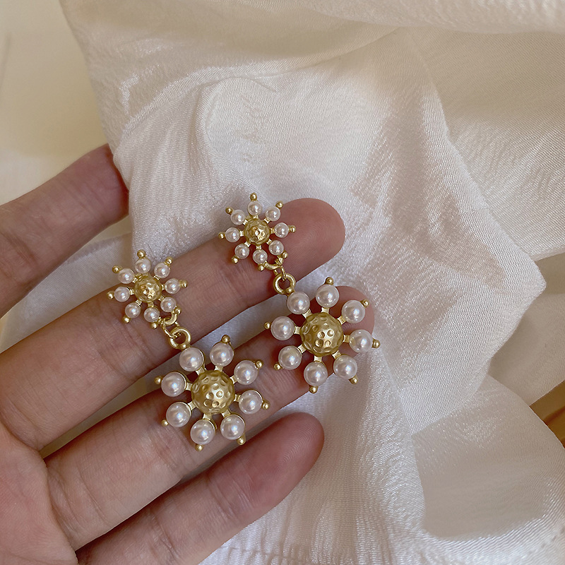 

Vintage Simulated Pearls Hanging Earrings For Women accessories, Korean Style Gold Color Flower Women's Earrings Fashion Jewelry