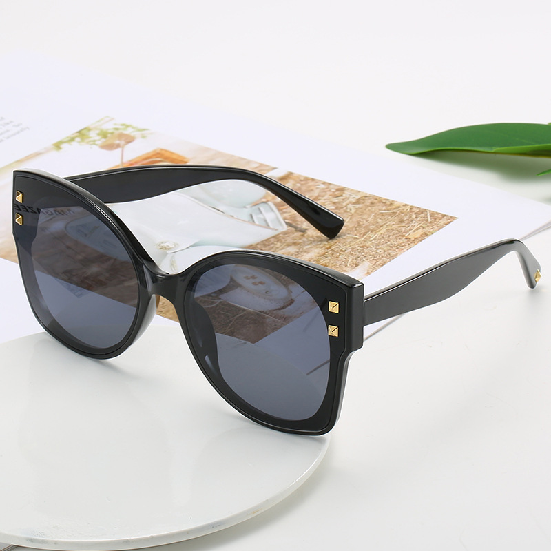 

Vintage sell well sunglasses Women fashion glasses Luxury design Shades Men luxury Sun Glasses gafas de sol hombre/mujer NQ9071, White;black