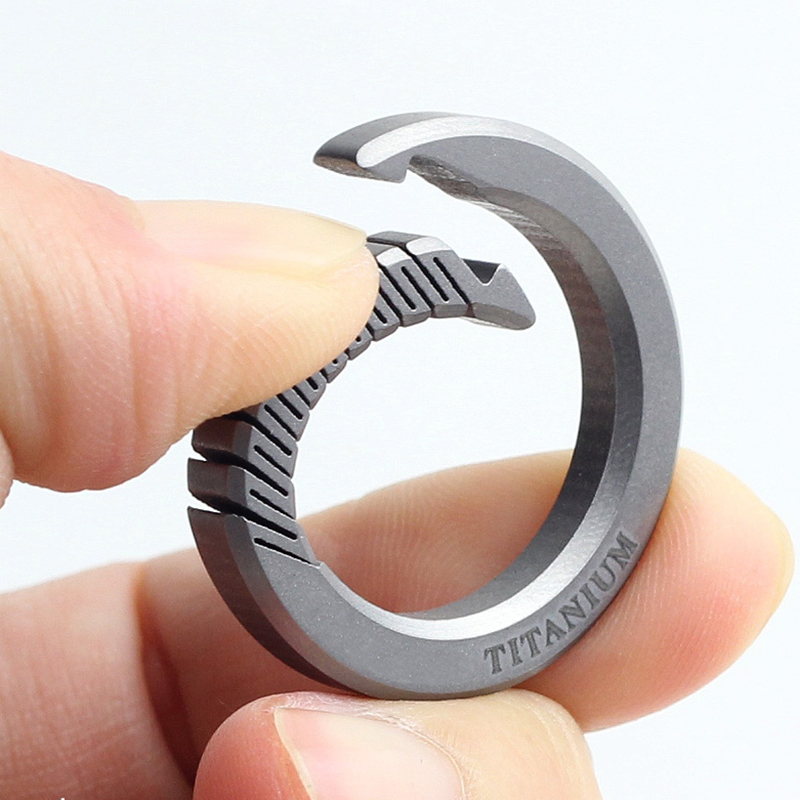 

Real Titanium Luxury Key Chain Men Women Keychain Ultra Lightweight Jewelry Key Ring Holder Buckle Fathers Day Best Gifts