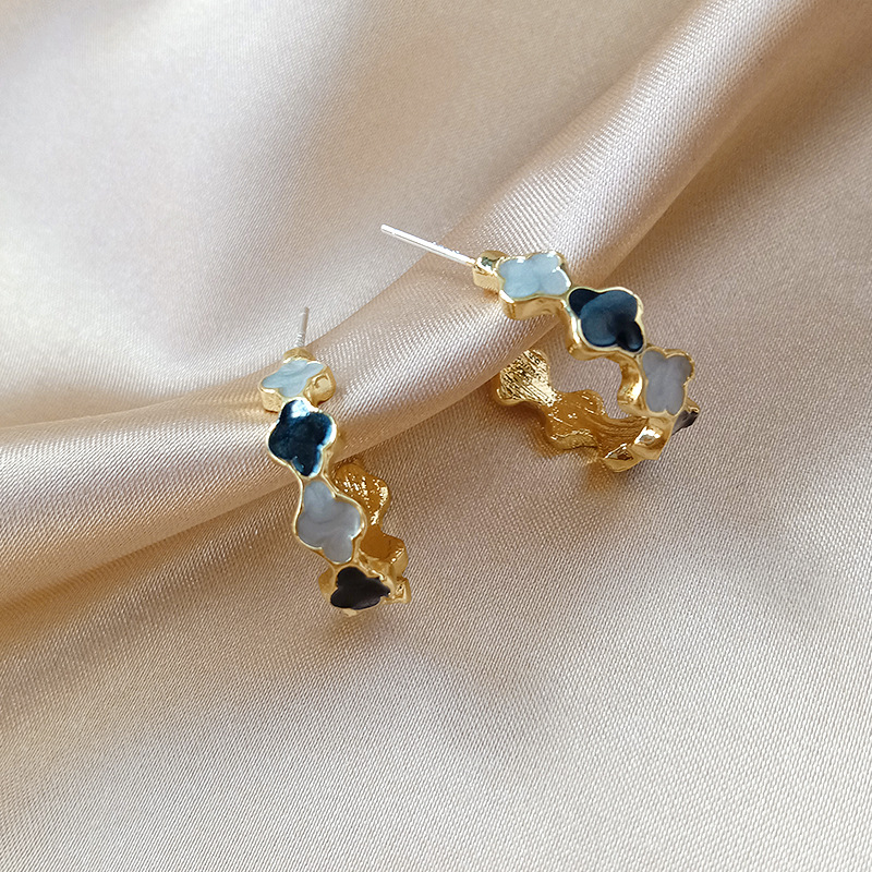 

Hoop & Huggie 2021 Elegant Vintage Leaf Clover Flower Earrings For Women Geometric C Shaped Round Circle Boucle D'oreille Jewelry Gift