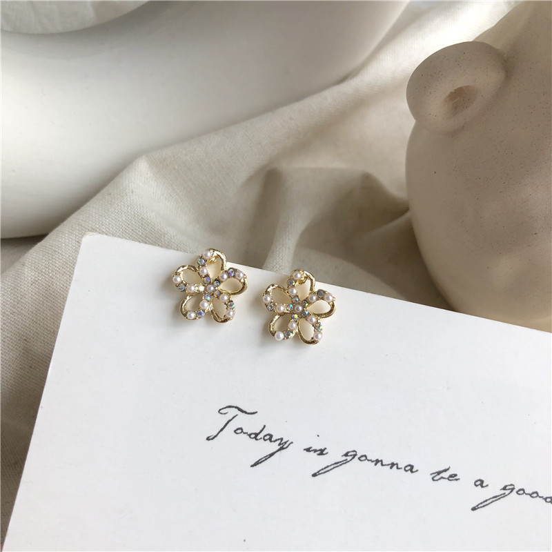 

Earring Piercing Earrings Hollow Women Stud Minimalist Engagement Flower Fashion Girls Korean White Vintage Zinc Alloy Kolczyki
