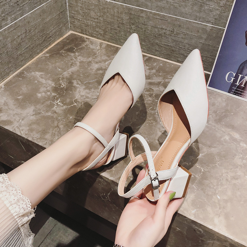

Soft leather pointed toes go well with retro mid-heel comfortable pumps, Beige